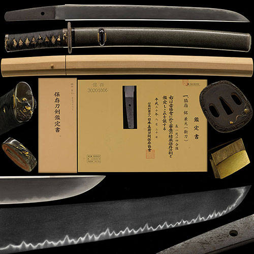 寸延短刀 兼元 関孫六金筋掛り匂い口明るく冴える三本杉名品 黒石目地塗鞘小刀拵付 