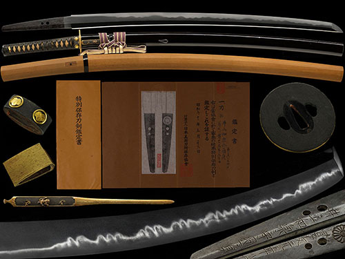 刀 真改 井上和泉守国貞 菊紋 寛文十二年二月日 身幅3.3cm沸匂深く地刃冴える傑作 時代拵付 二尺六分