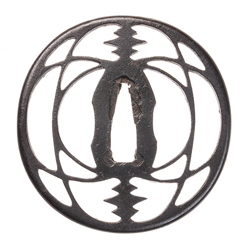 赤坂 輪違松皮菱紋透鍔