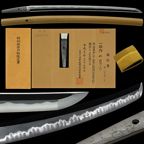 脇差 国包 二代 柾目肌に大小の沸が深く美しく輝き金筋砂流し頻りに掛る最高傑作 一尺七寸八分