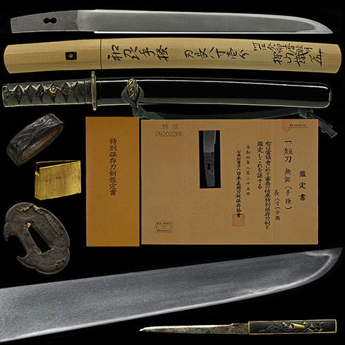 手掻 南北朝建武頃 田野辺先生鞘書 時代拵付 湯走り二十刃食違い掛り地刃明るく冴える傑作 八寸一分